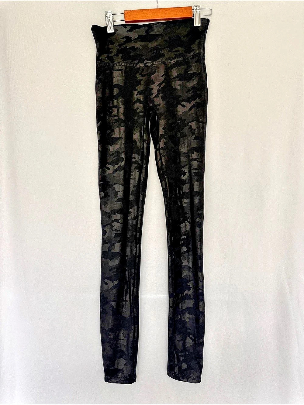SPANX Look At Me Now Seamless Leggings in Black Camo Black & Gray Camo Small